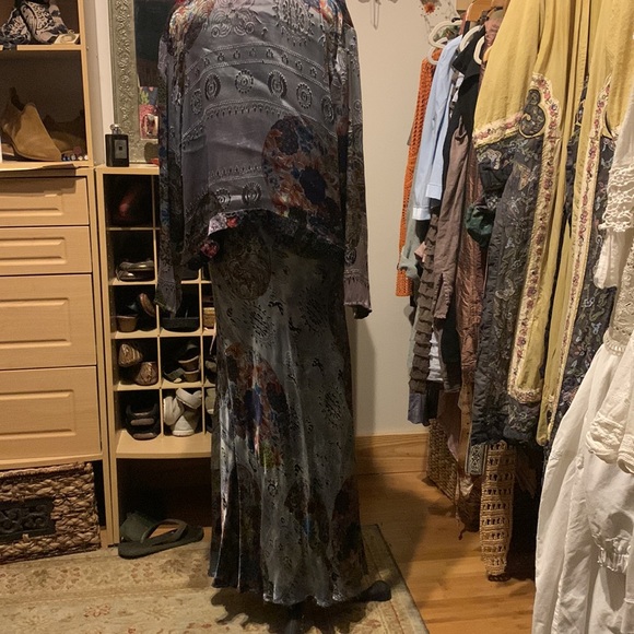 Beautiful Silk Ensemble - Picture 5 of 5